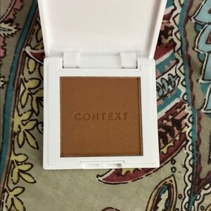 Context Matte Bronzer in “Undisputed”